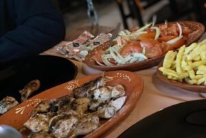 Lunch or Dinner by the Sea with a Beach Tour